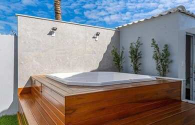 Imagem: A casa possui 3 Dormitórios, 4 Banheiros, 4 Vagas na garagem