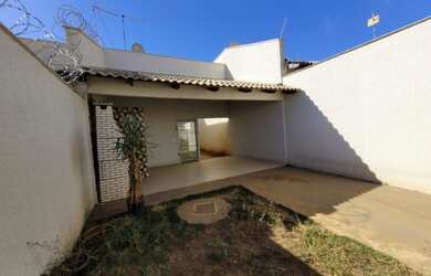 Imagem: A casa possui 2 Dormitórios, 2 Banheiros, 81m² de Área e