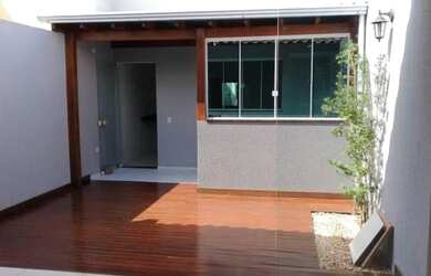 Imagem: A casa possui 3 Dormitórios, 2 Banheiros, 72m² de Área e