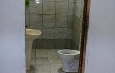 Imagem: A casa possui 3 Dormitórios, 1 Banheiro e está localizado