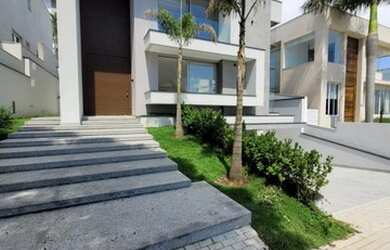 Imagem: A casa em condomínio possui 4 Dormitórios, 5 Banheiros, 5