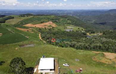 Imagem: A fazenda possui 2420000m² de Área e está localizado em Santana