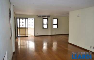 Imagem: O apartamento possui 4 Dormitórios, 5 Banheiros, 3 Vagas na