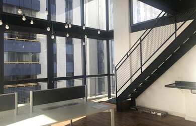 Imagem: O depósito possui 5 Vagas na garagem e 730m² de Área e está