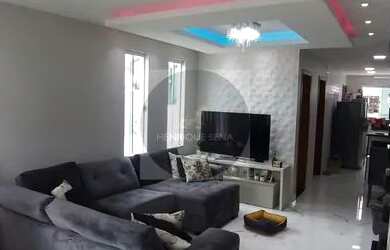 Imagem: A casa possui 3 Dormitórios, 3 Banheiros, 2 Vagas na garagem