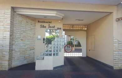 Imagem: O apartamento possui 3 Dormitórios, 1 Banheiro, 1 Vaga na garagem