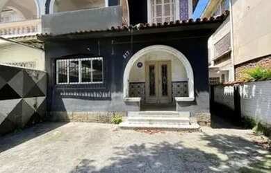 Imagem: A casa possui 2 Dormitórios, 2 Banheiros, 2 Vagas na garagem