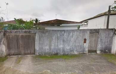 Imagem: A casa possui 3 Dormitórios, 3 Banheiros, 1 Vaga na garagem