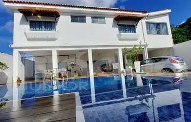 Imagem: A casa possui 5 Dormitórios, 5 Banheiros, 4 Vagas na garagem