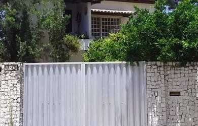 Imagem: A casa possui 3 Dormitórios, 5 Banheiros, 1 Vaga na garagem