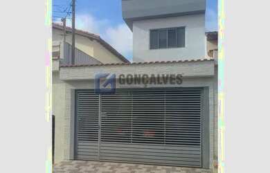 Imagem: A casa possui 2 Dormitórios, 2 Banheiros, 2 Vagas na garagem