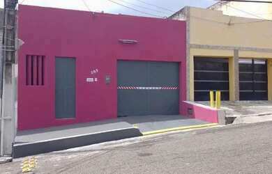 Imagem: A casa possui 3 Dormitórios, 3 Banheiros, 1 Vaga na garagem