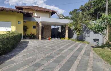 Imagem: A casa em condomínio possui 5 Dormitórios, 5 Banheiros, 3