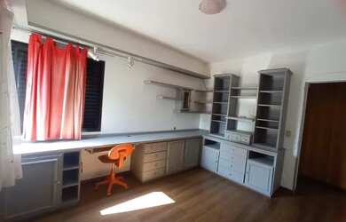 Imagem: O apartamento possui 4 Dormitórios, 5 Banheiros, 2 Vagas na