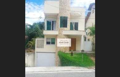 Imagem: A casa possui 3 Dormitórios, 5 Banheiros, 4 Vagas na garagem