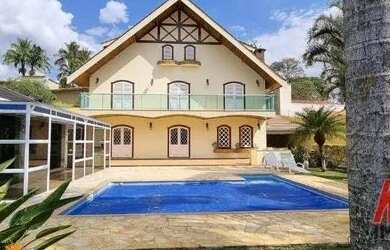 Imagem: A casa possui 4 Dormitórios, 2 Banheiros, 5 Vagas na garagem