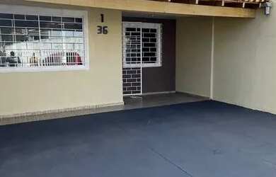 Imagem: A casa possui 2 Dormitórios, 1 Banheiro, 1 Vaga na garagem