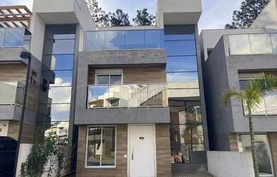 Imagem: A casa em condomínio possui 3 Dormitórios, 4 Banheiros, 2