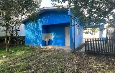 Imagem: A casa possui 4 Dormitórios, 2 Banheiros, 4 Vagas na garagem