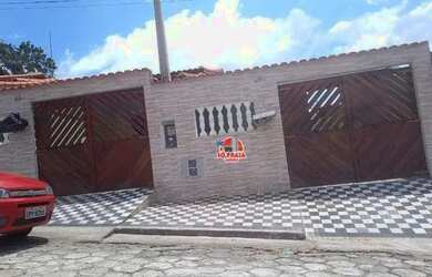 Imagem: A casa possui 2 Dormitórios, 2 Banheiros, 2 Vagas na garagem