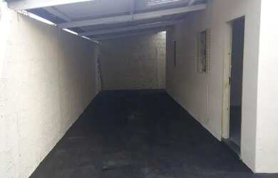 Imagem: A casa possui 2 Dormitórios, 1 Banheiro, 2 Vagas na garagem