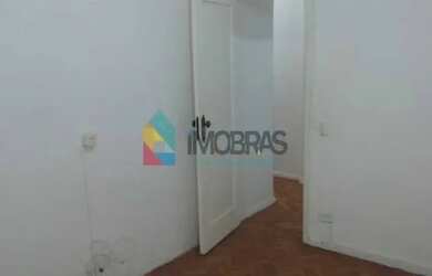 Imagem: O apartamento possui 2 Dormitórios, 2 Banheiros, 56m² de Área