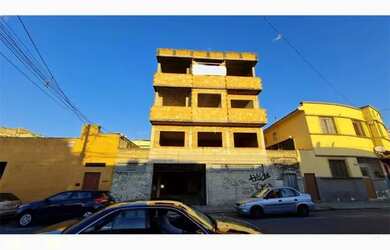 Imagem: O depósito possui 5 Vagas na garagem, 897m² de Área e está