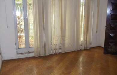 Imagem: A casa possui 3 Dormitórios, 1 Banheiro, 3 Vagas na garagem