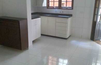 Imagem: A casa em condomínio possui 3 Dormitórios, 2 Banheiros, 2