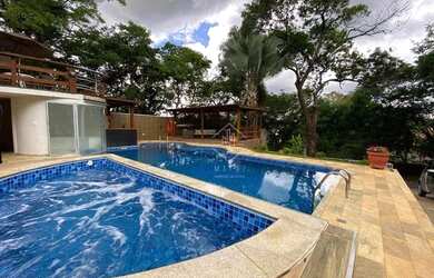 Imagem: A casa em condomínio possui 5 Dormitórios, 5 Banheiros, 5