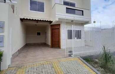 Imagem: A casa possui 3 Dormitórios, 3 Banheiros, 2 Vagas na garagem