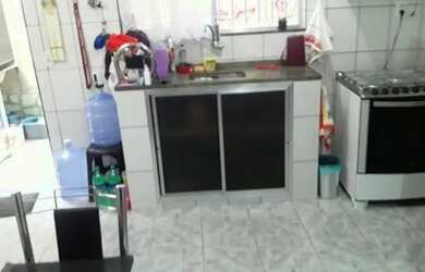 Imagem: A casa possui 3 Dormitórios, 2 Banheiros, 1 Vaga na garagem