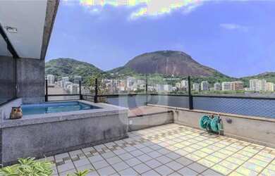 Imagem: O apartamento na cobertura possui 4 Dormitórios, 4 Banheiros