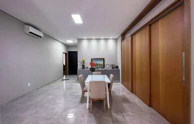 Imagem: A casa em condomínio possui 3 Dormitórios, 5 Banheiros, 4