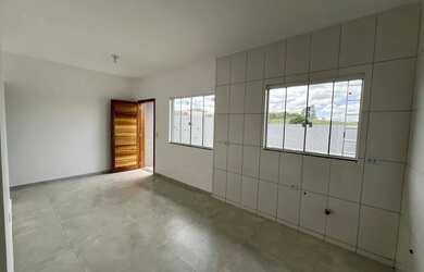 Imagem: A casa possui 3 Dormitórios, 2 Banheiros e está localizado