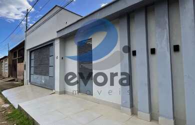 Imagem: A casa possui 3 Dormitórios, 2 Banheiros, 2 Vagas na garagem