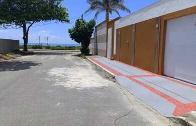 Imagem: A casa possui 4 Dormitórios, 3 Banheiros, 3 Vagas na garagem