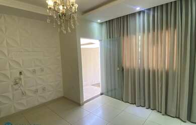 Imagem: A casa possui 2 Dormitórios, 2 Banheiros, 2 Vagas na garagem