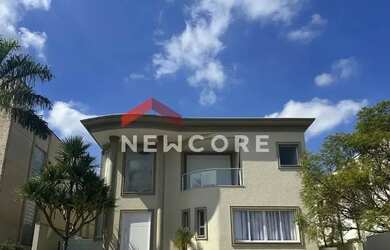 Imagem: A casa em condomínio possui 4 Dormitórios, 5 Banheiros, 5