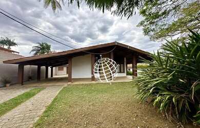 Imagem: A casa para alugar possui 3 Dormitórios, 3 Banheiros, 4 Vagas