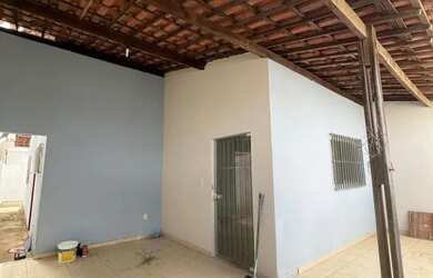 Imagem: A casa possui 3 Dormitórios, 2 Banheiros, 1 Vaga na garagem