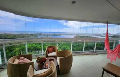 Imagem: O apartamento possui 4 Dormitórios, 5 Banheiros, 3 Vagas na