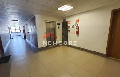 Imagem: O depósito possui 2 Vagas na garagem, 60m² de Área e está