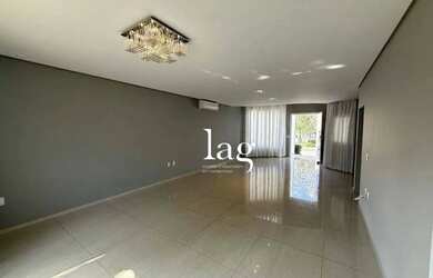 Imagem: A casa em condomínio possui 3 Dormitórios, 5 Banheiros, 4