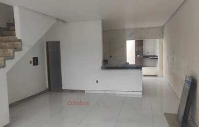 Imagem: A casa possui 2 Dormitórios, 2 Banheiros, 2 Vagas na garagem