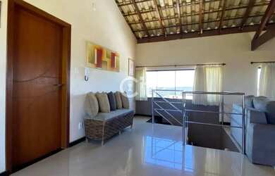 Imagem: A casa possui 4 Dormitórios, 1 Banheiro, 2 Vagas na garagem