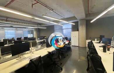 Imagem: O depósito possui 5 Vagas na garagem, 319m² de Área, Imóvel