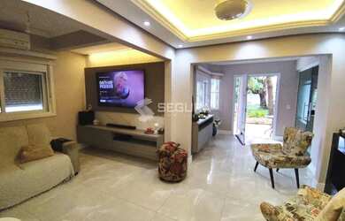 Imagem: A casa possui 3 Dormitórios, 3 Banheiros, 2 Vagas na garagem