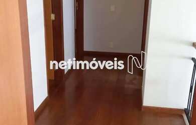 Imagem: O depósito possui 3 Vagas na garagem e 200m² de Área e está