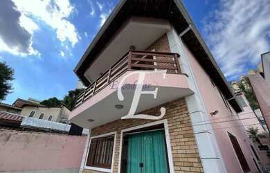 Imagem: A casa possui 3 Dormitórios, 5 Banheiros, 5 Vagas na garagem